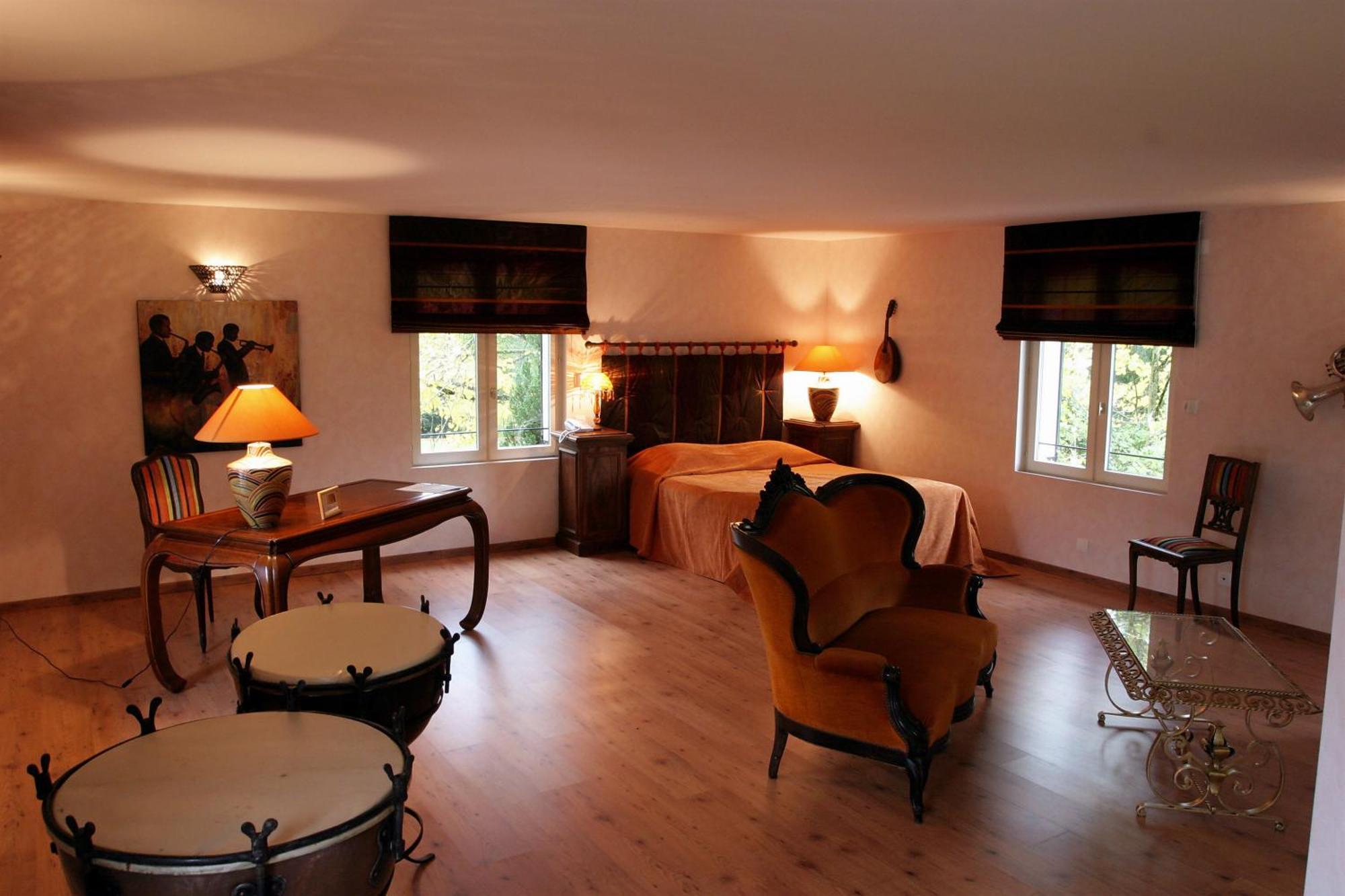 Chateau De La Dame Blanche - Logis Geneuille Zewnętrze zdjęcie