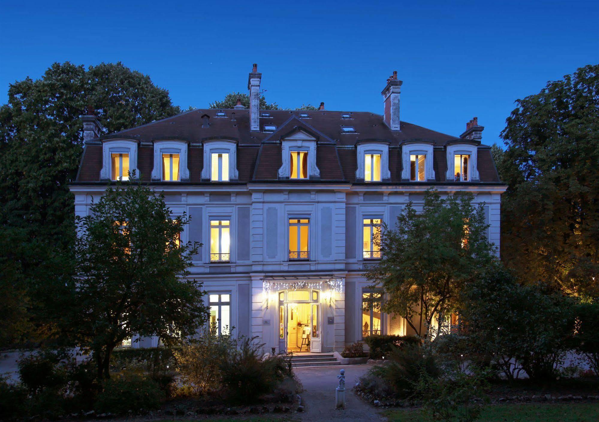 Chateau De La Dame Blanche - Logis Geneuille Zewnętrze zdjęcie