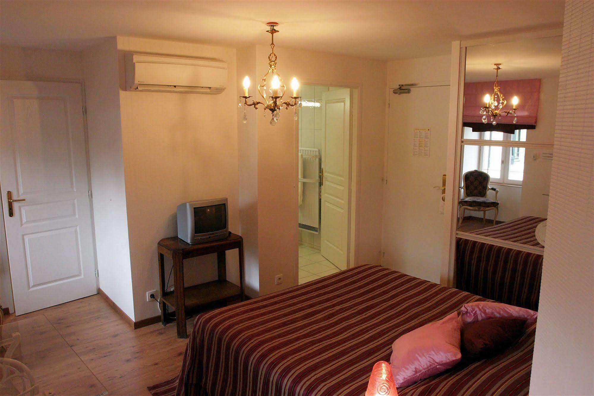 Chateau De La Dame Blanche - Logis Geneuille Zewnętrze zdjęcie