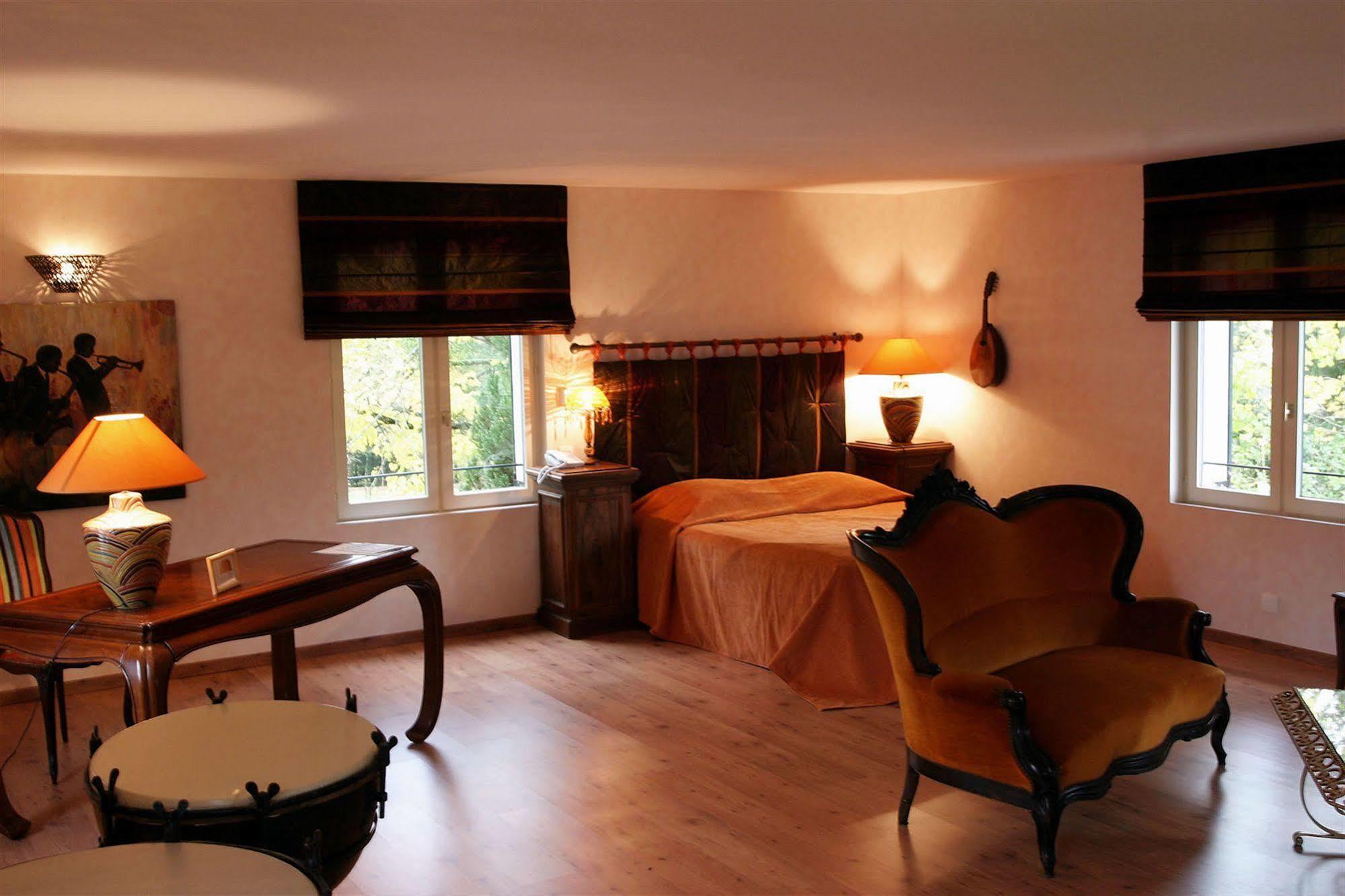 Chateau De La Dame Blanche - Logis Geneuille Zewnętrze zdjęcie